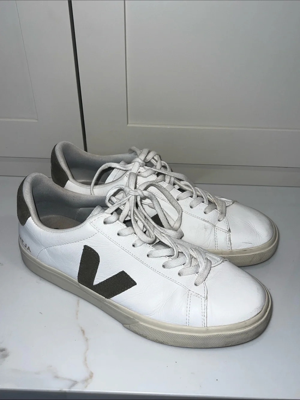 Veja White Leather Men's Sneakers with Army Green 'V' Logo - Picture 2 of 9